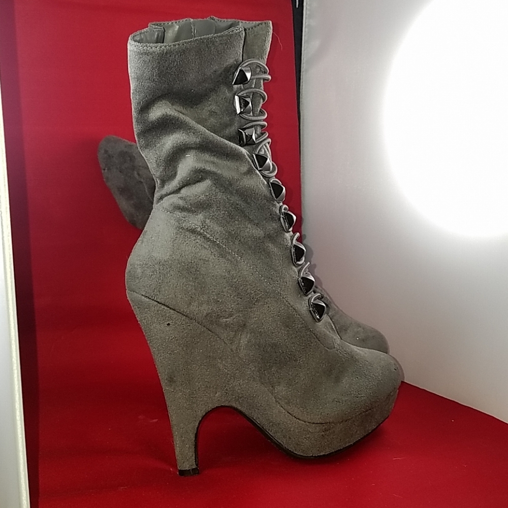 Boots - Picture 2 of 5